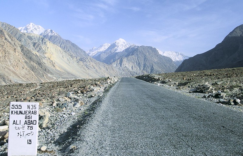 Rural road. Pakistan. Photo: Curt Carnemark / World Bank