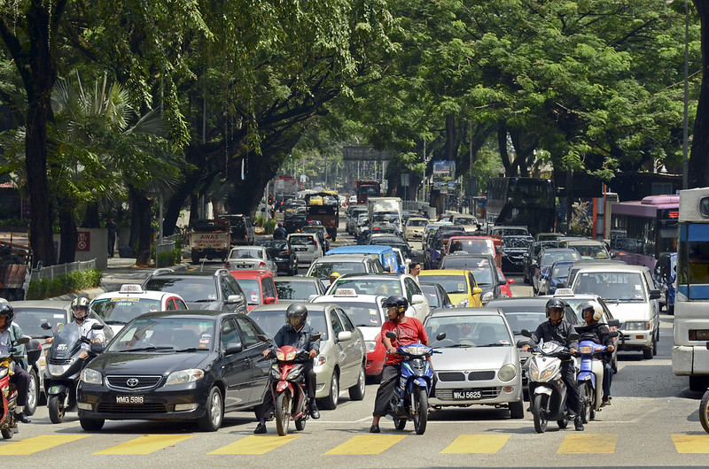 Road traffic in Kuala Lumpur. Malaysia. Photo: Trinn Suwannapha / World Bank