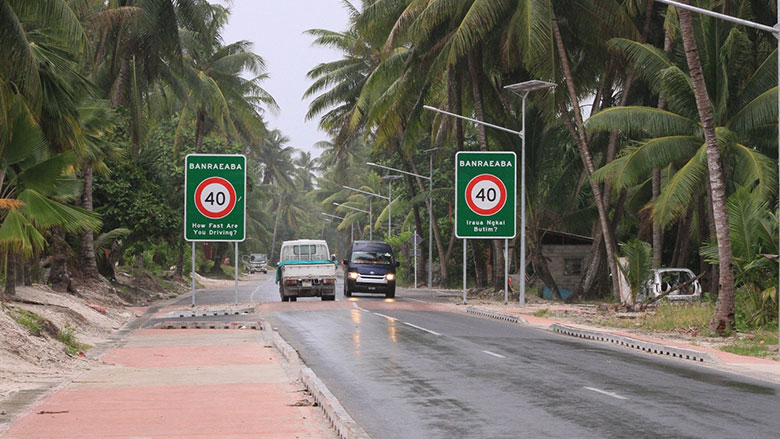 The South Tarawa Road  Photo: Evan Wasuka/World Bank