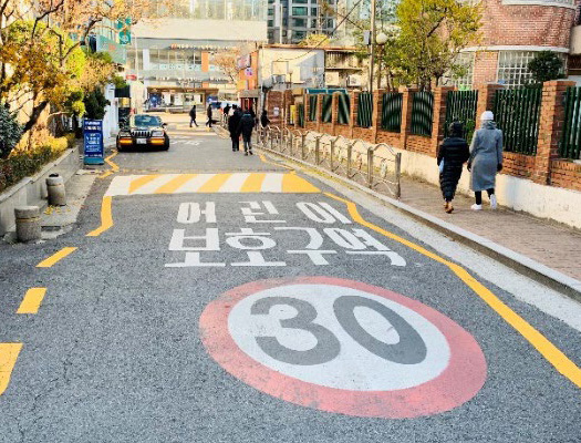 Example of 30 km/h residential zone in Korea. (Source: KOTI)